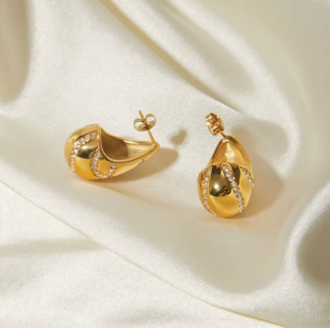Diamond Tear Drop 18k gold earrings
