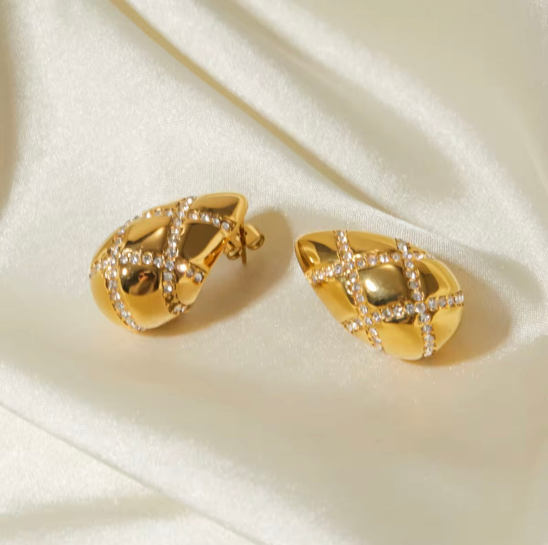 Diamond Tear Drop 18k gold earrings