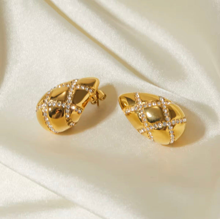 Diamond Tear Drop 18k gold earrings